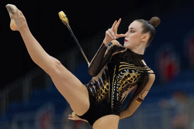 Deutsche Meisterschaften in der Rhythmischen Sportgymnastik 2026, Gerätefinals Darja Varfolomeev (TSV Schmiden) mit den Keulen. Deutsche Meisterschaften in der Rhythmischen Sportgymnastik, Gerätefinals, Einzel, am 26. Juli 2026 in der ZAG-Arena in Hannover., Hannover Niedersachsen Deutschland ZAG Arena *** 2026 German Rhythmic Gymnastics Championships, Apparatus Finals: Darja Varfolomeev of TSV Schmiden with clubs; German Rhythmic Gymnastics Championships, Apparatus Finals, Individual, on July 26, 2026, at the ZAG Arena in Hanover, Hanover, Lower Saxony, Germany, ZAG Arena