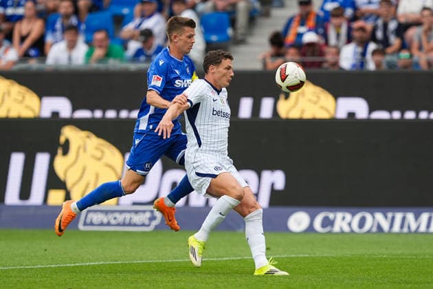 26.07.2026, xydrx, Fußball, Testspiel, Saisoneröffnung, Karlsruher SC - Inter Mailand, Saison 2026 2027, BBBank Wildpark: Marvin Wanitzek (Karlsruher SC, 10) im Zweikampf gegen Benjamin Jacques Marcel Pavard (Inter Mailand, 28) DFB regulations prohibit any use of photographs as image sequences and or quasi-video. *** July 26, 2026, xydrx, soccer, friendly match, season opener, Karlsruher SC vs. Inter Milan, 2026–2027 season, BBBank Wildpark, Marvin Wanitzek (Karlsruher SC), No. 10 in a tackle against Benjamin Jacques and Marcel Pavard (Inter Milan), 28. DFB regulations prohibit any use of photographs as image sequences and or quasi-video Copyright: HMBxMedia YannisxDreimann