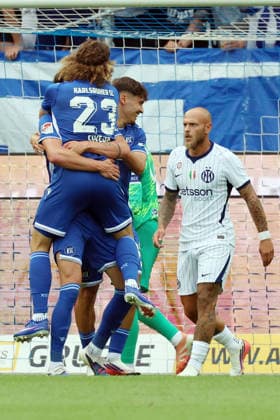 26.07.2026, xrekx, Fussball Testspiel, Karlsruher SC - Inter Mailand v.l. Torjubel nach dem Tor zum celebrating the goal celebrate 1:0 durch Tim Civeja (Karlsruher SC) Federico Dimarco (Inter Mailand) enttaeuscht, enttäuscht, schaut enttaeuscht, niedergeschlagen, disappointed (DFL DFB REGULATIONS PROHIBIT ANY USE OF PHOTOGRAPHS as IMAGE SEQUENCES and or QUASI-VIDEO) Karlsruhe *** July 26, 2026, xrekx, Soccer Friendly Match, Karlsruher SC vs. Inter Milan: Goal celebration after Tim Civeja s goal for Karlsruher SC (1–0) and Federico Dimarco of Inter Milan looks disappointed, dejected, looks disappointed, dejected, disappointed DFL DFB REGULATIONS PROHIBIT ANY USE OF PHOTOGRAPHS as IMAGE SEQUENCES and or QUASI-VIDEO Karlsruhe