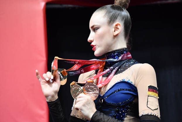 26.07.2026, xhbx, Turnen Rhythmische Sportgymnastik, Deutsche Meisterschaften 2026 v.l. Darja Varfolomeev (TSV Schmiden 1902) mit Medaillen (DFL DFB REGULATIONS PROHIBIT ANY USE OF PHOTOGRAPHS as IMAGE SEQUENCES and or QUASI-VIDEO) Hannover *** July 26, 2026, xhbx, Gymnastics, Rhythmic Gymnastics, 2026 German Championships: Darja Varfolomeev of TSV Schmiden 1902 with medals. DFL and DFB regulations prohibit any use of photographs as image sequences and or quasi-video. Hanover