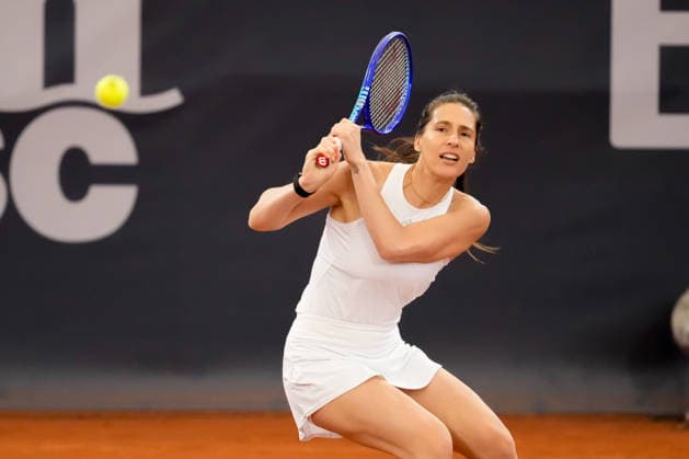 MSC Hamburg Ladies Open - Day 7 Andrea Petkovic of Germany plays during an exhibition match against Martina Hingis of Switzerland at the 2026 MSC Hamburg Ladies Open women s tennis tournament at Am Rothenbaum in Hamburg, Germany. Hamburg Hamburg Germany  Copyright: xOwenxHammondx originalFilename:hammond-2026msch260726_np3Rc.jpg