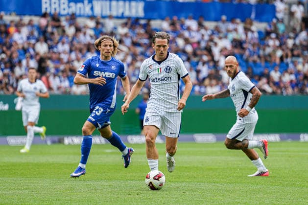Freundschaftsspiel: Karlsruher SC vs FC Internazionale Milano, 26.07.2026 Piotr ZieliÅ ski (FC Internaziolane Milano, 7) am Ball Freundschaftsspiel: Karlsruher SC vs FC Internazionale Milano, BBBank Wildpark Karlsruhe, 26.07.2026 DFB DFL REGULATIONS PROHIBIT ANY USE OF PHOTOGRAPHS AS IMAGE SEQUENCES AND OR QUASI-VIDEO. *** Friendly Match: Karlsruher SC vs. FC Internazionale Milano, July 26, 2026 Piotr Zielinski, FC Internazionale Milano, 7 with the ball Friendly Match: Karlsruher SC vs. FC Internazionale Milano, BBBank Wildpark Karlsruhe, July 26, 2026 DFB and DFL regulations prohibit any use of photographs as image sequences and or quasi-video Copyright: xBEAUTIFULxSPORTS Boscox