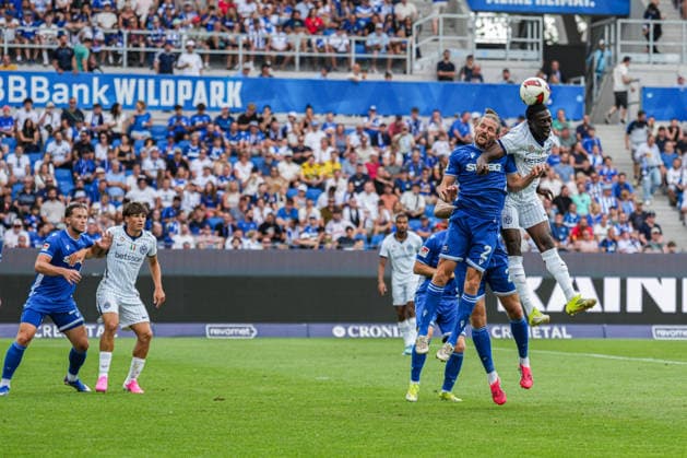 Freundschaftsspiel: Karlsruher SC vs FC Internazionale Milano, 26.07.2026 Kopfballduell zwischen Sebastian Jung (Karlsruher SC, 2) und Gabriele Re Cecconi (FC Internaziolane Milano, 24) Freundschaftsspiel: Karlsruher SC vs FC Internazionale Milano, BBBank Wildpark Karlsruhe, 26.07.2026 DFB DFL REGULATIONS PROHIBIT ANY USE OF PHOTOGRAPHS AS IMAGE SEQUENCES AND OR QUASI-VIDEO. *** Friendly Match: Karlsruher SC vs. FC Internazionale Milano, July 26, 2026. Heading duel between Sebastian Jung (Karlsruher SC, No. 2) and Gabriele Re Cecconi (FC Internazionale Milano, No. 24). Friendly Match: Karlsruher SC vs. FC Internazionale Milano, BBBank Wildpark Karlsruhe, July 26, 2026 DFB and DFL regulations prohibit any use of photographs as image sequences and or quasi-video Copyright: xBEAUTIFULxSPORTS Boscox