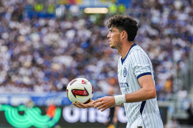 Freundschaftsspiel: Karlsruher SC vs FC Internazionale Milano, 26.07.2026 Alessandro Bastoni (FC Internaziolane Milano, 95) beim Einwurf Freundschaftsspiel: Karlsruher SC vs FC Internazionale Milano, BBBank Wildpark Karlsruhe, 26.07.2026 DFB DFL REGULATIONS PROHIBIT ANY USE OF PHOTOGRAPHS AS IMAGE SEQUENCES AND OR QUASI-VIDEO. *** Friendly Match: Karlsruher SC vs. FC Internazionale Milano, July 26, 2026; Alessandro Bastoni of FC Internazionale Milano, No. 95, taking a throw-in during the friendly match between Karlsruher SC and FC Internazionale Milano, BBBank Wildpark Karlsruhe, July 26, 2026 DFB and DFL regulations prohibit any use of photographs as image sequences and or quasi-video Copyright: xBEAUTIFULxSPORTS Boscox