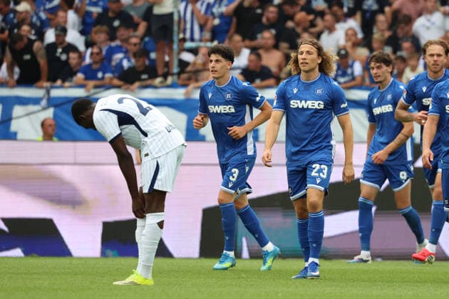 26.07.2026, xrekx, Fussball Testspiel, Karlsruher SC - Inter Mailand v.l. Torjubel nach dem Tor zum celebrating the goal celebrate 1:0 durch Tim Civeja (Karlsruher SC) Ebenezer Akinsanmiro (Inter Mailand) enttaeuscht, enttäuscht, schaut enttaeuscht, niedergeschlagen, disappointed (DFL DFB REGULATIONS PROHIBIT ANY USE OF PHOTOGRAPHS as IMAGE SEQUENCES and or QUASI-VIDEO) Karlsruhe *** July 26, 2026, xrekx, Soccer Friendly Match, Karlsruher SC vs. Inter Milan: Goal celebration after Tim Civeja s 1-0 goal for Karlsruher SC; Ebenezer Akinsanmiro of Inter Milan looks disappointed, dejected, looks disappointed, dejected, disappointed DFL DFB REGULATIONS PROHIBIT ANY USE OF PHOTOGRAPHS as IMAGE SEQUENCES and or QUASI-VIDEO Karlsruhe