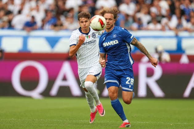 Luka Topalovic (Inter Mailand, 58) im Zweikampf mit Marcel Franke (Karlsruher SC, 28) , GER, Karlsruher SC vs. Inter Mailand, Fussball, Testspiel, 2026 2027, 26.07.2026, DFL REGULATIONS PROHIBIT ANY USE OF PHOTOGRAPHS AS IMAGE SEQUENCES AND OR QUASI-VIDEO, GER, Karlsruher SC vs. Inter Mailand, Fussball, Testspiel, 2026 2027, 26.07.2026 Karlsruhe *** Luka Topalovic, Inter Milan, 58, in a tackle with Marcel Franke, Karlsruher SC, 28, GER, Karlsruher SC vs. Inter Milan, soccer, friendly match, 2026–2027, July 26, 2026, DFL regulations prohibit any use of photographs as image sequences and or quasi-video, GER, Karlsruher SC vs. Inter Milan, soccer, friendly match, 2026–2027, July 26, 2026, Karlsruhe Copyright: xEibner-Pressefoto JanxPrihodax EP_JPA