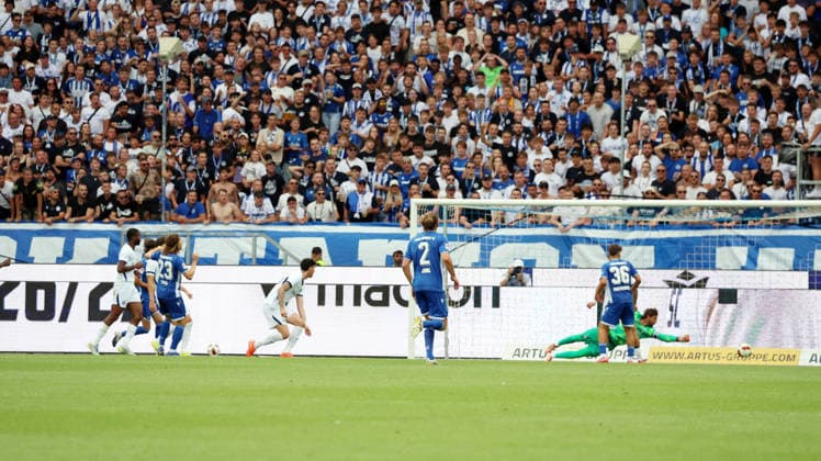 26.07.2026, xrekx, Fussball Testspiel, Karlsruher SC - Inter Mailand v.l. Torschuss zum 1:0 durch Tim Civeja (Karlsruher SC) (DFL DFB REGULATIONS PROHIBIT ANY USE OF PHOTOGRAPHS as IMAGE SEQUENCES and or QUASI-VIDEO) Karlsruhe *** July 26, 2026, xrekx, Soccer Friendly Match, Karlsruher SC vs. Inter Milan: Tim Civeja scores the 1–0 goal for Karlsruher SC. DFL and DFB regulations prohibit any use of photographs as image sequences and or quasi-video. Karlsruhe