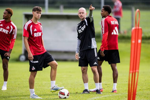 ST. JOHANN IN TIROL, AUSTRIA - JULY 26: Rene Wagner (Head Coach 1. FC Koeln) coaching, explaining, during a training session at trainings camp in Kitzbuehel of season 2026 27 at Koasastadion on July 26, 2026 in St. Johann in Tirol, Austria. Austria Copyright: xSteffiexWunderlx