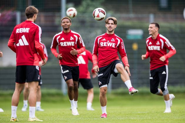 ST. JOHANN IN TIROL, AUSTRIA - JULY 26: Jan Thielmann (1. FC Koeln, 29) controls the ball during a training session at trainings camp in Kitzbuehel of season 2026 27 at Koasastadion on July 26, 2026 in St. Johann in Tirol, Austria. Austria Copyright: xSteffiexWunderlx