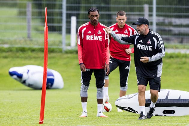 ST. JOHANN IN TIROL, AUSTRIA - JULY 26: Reigan Heskey (1. FC Koeln, 11) with Evangelos Sbonias(Assistant Coach 1. FC Koeln) during a training session at trainings camp in Kitzbuehel of season 2026 27 at Koasastadion on July 26, 2026 in St. Johann in Tirol, Austria. Austria Copyright: xSteffiexWunderlx