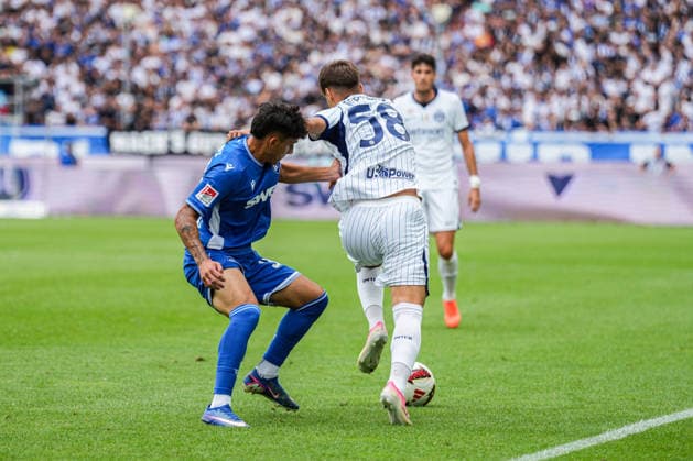 Freundschaftsspiel: Karlsruher SC vs FC Internazionale Milano, 26.07.2026 Zweikampf zwischen Jason Ponente-Ramirez (Karlsruher SC, 37) und Luka Topalovic (FC Internazionale Milano, 58) Freundschaftsspiel: Karlsruher SC vs FC Internazionale Milano, BBBank Wildpark Karlsruhe, 26.07.2026 DFB DFL REGULATIONS PROHIBIT ANY USE OF PHOTOGRAPHS AS IMAGE SEQUENCES AND OR QUASI-VIDEO. *** Friendly Match: Karlsruher SC vs. FC Internazionale Milano, July 26, 2026. A tackle between Jason Ponente Ramirez (Karlsruher SC, 37) and Luka Topalovic (FC Internazionale Milano, 58). Friendly Match: Karlsruher SC vs. FC Internazionale Milano, BBBank Wildpark Karlsruhe, July 26, 2026 DFB and DFL regulations prohibit any use of photographs as image sequences and or quasi-video Copyright: xBEAUTIFULxSPORTS Boscox