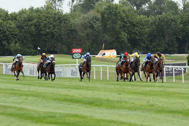 26.07.2026, Muenchen, Bayern, GER - Bint New Bay (Zweite von rechts) mit Per-Anders Graberg gewinnt. Galopprennbahn Muenchen-Riem. (Pferd, Jockey, Bint New Bay, Graberg, Sieg, Ziel, Zielankunft) 260726WB976MUENCHEN.JPG *** July 26, 2026, Munich, Bavaria, GER: Bint New Bay (second from the right) with Per Anders Graberg wins at the Munich-Riem Racetrack. Horse, jockey, Bint New Bay, Graberg, victory, finish line, finish 260726WB976MUENCHEN JPG
