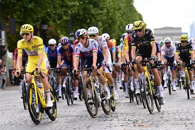 Tour de France 2026 Stage 21 PARIS CHAMPS-ELYSEES, FRANCE - JULY 26 : Pogacar Tadej (SLO) of UAE Team Emirates - XRG, Evenepoel Remco (BEL) of Red Bull - BORA - Hansgrohe during stage 21 of the 113rd edition of Tour de France an UCI World Tour 2.UWT cycling road race stage for Men Elite of 130 km with start in Thoiry and finish in Paris Champs-Elysees on July 26, 2026 in Paris Champs-Elysees, France, 26 07 2026 Paris Champs-Elysees France  Copyright: xPeterxDexVoechtx