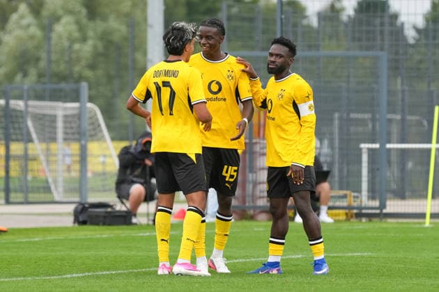 Sonntag, 26.07.2026 Saison 2026 2027 Testspiel, Freundschaftsspiel im BVB Fußballpark Hohenbuschei, Dortmund, Germany. BV Borussia Dortmund U23 - Jong FC Utrecht. Torjubel nach dem 4:0 durch Daniel Sumbu (BVB). Fadi Zarqelain (BVB), Mampasi-Joseph Boyamba (BVB) *** Sunday, July 26, 2026, 2026–2027 Season, Exhibition Match, Friendly Match at BVB Fußballpark Hohenbuschei, Dortmund, Germany BV Borussia Dortmund U23 vs. Jong FC Utrecht Celebration after the 4–0 goal by Daniel Sumbu (BVB), Fadi Zarqelain (BVB), and Mampasi Joseph Boyamba (BVB)