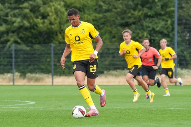 Sonntag, 26.07.2026 Saison 2026 2027 Testspiel, Freundschaftsspiel im BVB Fußballpark Hohenbuschei, Dortmund, Germany. BV Borussia Dortmund U23 - Jong FC Utrecht. Kevin Mutove (BVB) *** Sunday, July 26, 2026 2026–2027 Season Preseason Match, Friendly Match at BVB Fußballpark Hohenbuschei, Dortmund, Germany BV Borussia Dortmund U23 vs. Jong FC Utrecht Kevin Mutove BVB