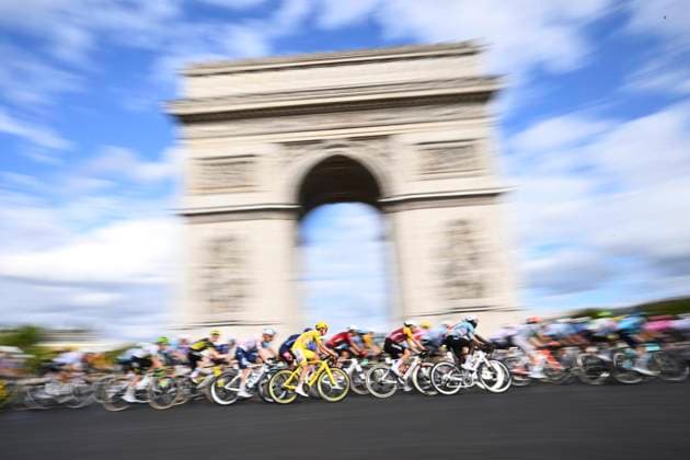 Tour de France 2026 Stage 21 PARIS CHAMPS-ELYSEES, FRANCE - JULY 26 : Pogacar Tadej (SLO) of UAE Team Emirates - XRG at Arc de Triomphe during stage 21 of the 113rd edition of Tour de France an UCI World Tour 2.UWT cycling road race stage for Men Elite of 130 km with start in Thoiry and finish in Paris Champs-Elysees on July 26, 2026 in Paris Champs-Elysees, France, 26 07 2026 Paris Champs-Elysees France  Copyright: xGvgx