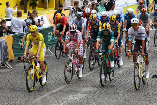 Paris, France Start Tadej Pogacar (UAE Team Emirates XRG) (SLO) , Richard Carapaz (ECU) (EF Education-EasyPost) in the red polka-dot jersey , Pedersen Mads (DEN) (Lidl -Trek) with the green jersey , Isaac Del Toro (MEX) (UAE Team Emirates XRG) in the white jersey the Champs-ElysÃ es, the start Stage 21 of the Tour de France 2026 from Thoiry to Paris (Champs-ElysÃ es) on July 26, 2026, in Paris, France *** Paris, France: Tadej Pogacar (UAE Team Emirates, XRG, SLO) at the start; Richard Carapaz (ECU, EF Education EasyPost) in the red polka dot jersey; Mads Pedersen (DEN, Lidl Trek) in the green jersey; Isaac Del Toro (MEX), UAE Team Emirates XRG, in the white jersey on the Champs-Élysées, the start of Stage 21 of the 2026 Tour de France from Thoiry to the Champs-Élysées in Paris on July 26, 2026, in Paris, France Copyright: HMBxMedia JoaquimxFerreira