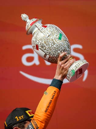 F1 - HUNGARIAN GRAND PRIX 2026 NORRIS Lando (gbr), McLaren F1 Team MCL40, portrait podium celebration victory trophy during the Formula 1 Hungarian Grand Prix 2026, 11th round of the 2026 Formula One World Championship, WM, Weltmeisterschaft from July 24 to 26, 2026 on the Hungaroring, in Mogyorod near Budapest, Hungary - MogyorodHungary  Copyright: xXavixBonillax