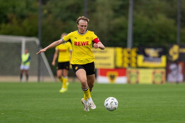 26.07.2026, GER Deutschland, Fussball, Saison 2026 2027, Testspiel zwischen Borussia Dortmund Frauen vs SC Heerenveen Vrouwen Paula Reimann (Borussia Dortmund Frauen, 13) Einzelaktion; Ganzkörper Ganzkoerper ; Ball am Fuss; Dortmund BVB-Trainingsgelände Hohenbuschei Nordrhein Westfalen Deutschland *** July 26, 2026, GER Germany, Soccer, 2026–2027 season, Friendly match between Borussia Dortmund Women and SC Heerenveen Women; Paula Reimann, Borussia Dortmund Women; 13 individual moves, full body, ball at her feet; Dortmund BVB training facility, Hohenbuschei, North Rhine-Westphalia, Germany Copyright: xnordphotoxGmbHx xSchulzex