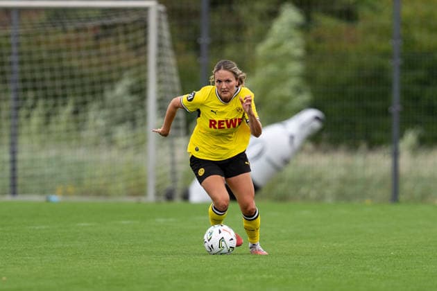 26.07.2026, GER Deutschland, Fussball, Saison 2026 2027, Testspiel zwischen Borussia Dortmund Frauen vs SC Heerenveen Vrouwen Noreen Günnewig (Borussia Dortmund Frauen, 8) Einzelaktion; Ganzkörper Ganzkoerper ; Ball am Fuss; Dortmund BVB-Trainingsgelände Hohenbuschei Nordrhein Westfalen Deutschland *** July 26, 2026, GER Germany, Soccer, 2026–2027 season, Friendly match between Borussia Dortmund Women and SC Heerenveen Women; Noreen Günnewig, Borussia Dortmund Women; 8 individual plays, full-body, ball at her feet; Dortmund BVB training facility, Hohenbuschei, North Rhine-Westphalia, Germany Copyright: xnordphotoxGmbHx xSchulzex
