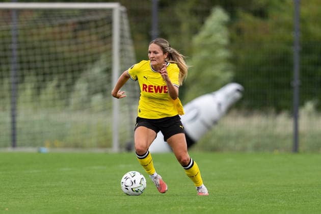 26.07.2026, GER Deutschland, Fussball, Saison 2026 2027, Testspiel zwischen Borussia Dortmund Frauen vs SC Heerenveen Vrouwen Noreen Günnewig (Borussia Dortmund Frauen, 8) Einzelaktion; Ganzkörper Ganzkoerper ; Ball am Fuss; Dortmund BVB-Trainingsgelände Hohenbuschei Nordrhein Westfalen Deutschland *** July 26, 2026, GER Germany, Soccer, 2026–2027 season, Friendly match between Borussia Dortmund Women and SC Heerenveen Women; Noreen Günnewig, Borussia Dortmund Women; 8 individual plays, full-body, ball at her feet; Dortmund BVB training facility, Hohenbuschei, North Rhine-Westphalia, Germany Copyright: xnordphotoxGmbHx xSchulzex