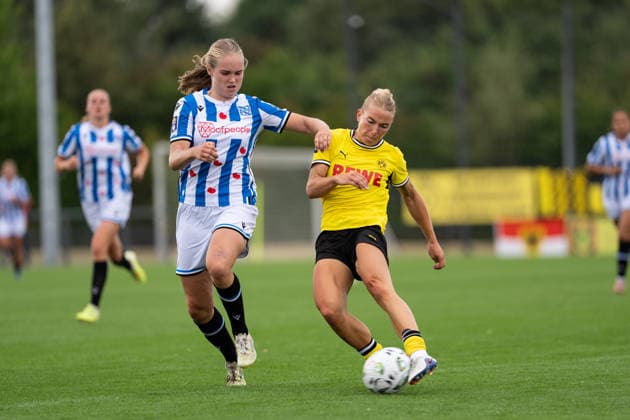 26.07.2026, GER Deutschland, Fussball, Saison 2026 2027, Testspiel zwischen Borussia Dortmund Frauen vs SC Heerenveen Vrouwen Ann-Sophie Vogel (Borussia Dortmund Frauen, 20) im Zweikampf Dortmund BVB-Trainingsgelände Hohenbuschei Nordrhein Westfalen Deutschland *** July 26, 2026, GER Germany, Soccer, 2026–2027 Season, Friendly Match between Borussia Dortmund Women and SC Heerenveen Women; Ann Sophie Vogel, Borussia Dortmund Women, age 20, in a tackle; Dortmund BVB Training Facility, Hohenbuschei, North Rhine-Westphalia, Germany Copyright: xnordphotoxGmbHx xSchulzex
