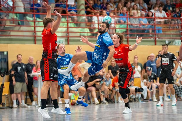 Handball I Herren I Saison 2026-2027 I Testspiel I TVB Stuttgart - BSV Bern I 26.07.2026 Mohamed Amine Darmoul (70, TVB Stuttgart) im Wurf Gemeindehalle Bittenfeld Waiblingen Baden-Württemberg Deutschland *** Handball I Men I 2026–2027 Season I Friendly Match I TVB Stuttgart vs. BSV Bern I July 26, 2026 Mohamed Amine Darmoul 70, TVB Stuttgart takes a shot at the Gemeindehalle in Bittenfeld, Waiblingen, Baden-Württemberg, Germany Copyright: xLobeca MaxxPetershansx