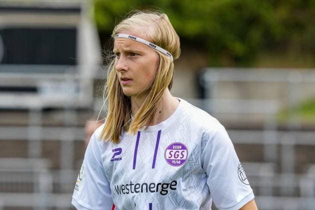 Frauenfussball in Essen ** NUR FÜR REDAKTIONELLE ZWECKE ** EDITORIAL USE ONLY **<p>Kyra Spitzner im Angriff gegen den FC Twente am 26.7. 2036 im Stadion Uhlenkrug, Am Uhlenkrug 40. Für Twente steht keine Aufstellung zur Verfügung. Michael Gohl FUNKE Foto Services< p> Deutschland Nordrhein-Westfalen Essen Copyright: MichaelxGohl *** Women s Soccer in Essen ** FOR EDITORIAL USE ONLY ** EDITORIAL USE ONLY ** p Kyra Spitzner on the attack against FC Twente on July 26, 2036, at Uhlenkrug Stadium, Am Uhlenkrug 40. No lineup is available for Twente. Michael Gohl, FUNKE Photo Services p Sports Germany North Rhine-Westphalia Essen Copyright MichaelxGohl Copyright: MichaelxGohl doc86vxfg4yj3q10f0m2p1m ,EDITORIAL USE ONLY
