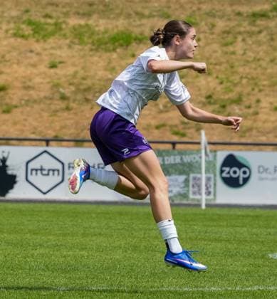 Frauenfussball in Essen ** NUR FÜR REDAKTIONELLE ZWECKE ** EDITORIAL USE ONLY **<p>Teresa Buonarroti im Angriff gegen den FC Twente am 26.7. 2036 im Stadion Uhlenkrug, Am Uhlenkrug 40. Für Twente steht keine Aufstellung zur Verfügung. Michael Gohl FUNKE Foto Services< p> Deutschland Nordrhein-Westfalen Essen Copyright: MichaelxGohl *** Women s Soccer in Essen ** FOR EDITORIAL PURPOSES ONLY ** EDITORIAL USE ONLY ** p Teresa Buonarroti on the attack against FC Twente on July 26, 2036, at Uhlenkrug Stadium, Am Uhlenkrug 40 No lineup is available for Twente Michael Gohl FUNKE Photo Services p Sports Germany North Rhine-Westphalia Essen Copyright MichaelxGohl Copyright: MichaelxGohl doc86vxfg6y76d14lydjiwt ,EDITORIAL USE ONLY