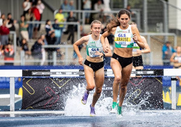 Deutsche Leichtathletik-Meisterschaften; Bochum-Wattenscheid, 26.07.2026 Am Wassergraben: Gesa Felicitas Krause (Silvesterlauf Trier) unterwegs im 3000m-Hindernisfinale der Frauen. Hinter ist ihre Vereinskollegin Olivia Gürth (Silvesterlauf Trier) zu sehen; Deutsche Leichtathletik-Meisterschaften am 26.07.2026 im Lohrheidestadion in Bochum-Wattenscheid (Nordrhein-Westfalen). *** German Track and Field Championships, Bochum-Wattenscheid, July 26, 2026, at the Wassergraben: Gesa Felicitas Krause of the Trier New Year’s Run is competing in the women’s 3,000-meter steeplechase final. Behind her is her clubmate Olivia Gürth of the Trier New Year’s Run. German Track and Field Championships on July 26, 0July 2026 at the Lohrheidestadion in Bochum-Wattenscheid, North Rhine-Westphalia Copyright: xBEAUTIFULxSPORTS R.xSchmittx