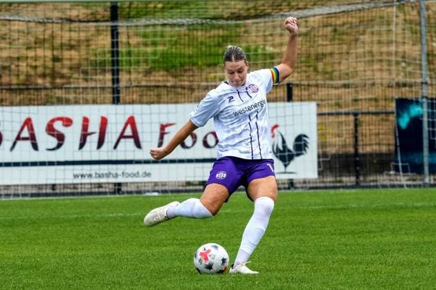 Frauenfussball in Essen ** NUR FÜR REDAKTIONELLE ZWECKE ** EDITORIAL USE ONLY **<p>Anja Heuschkel im Spiel gegen den FC Twente am 26.7. 2026 im Stadion Uhlenkrug, Am Uhlenkrug 40. Für Twente steht keine Aufstellung zur Verfügung. Michael Gohl FUNKE Foto Services< p> Deutschland Nordrhein-Westfalen Essen Copyright: MichaelxGohl *** Women s Soccer in Essen ** FOR EDITORIAL PURPOSES ONLY ** EDITORIAL USE ONLY ** p Anja Heuschkel during the match against FC Twente on July 26, 2026, at Uhlenkrug Stadium, Am Uhlenkrug 40 No lineup is available for Twente Michael Gohl FUNKE Photo Services p Sports Germany North Rhine-Westphalia Essen Copyright MichaelxGohl Copyright: MichaelxGohl doc86vy0nzoztg1lttp0r3w ,EDITORIAL USE ONLY