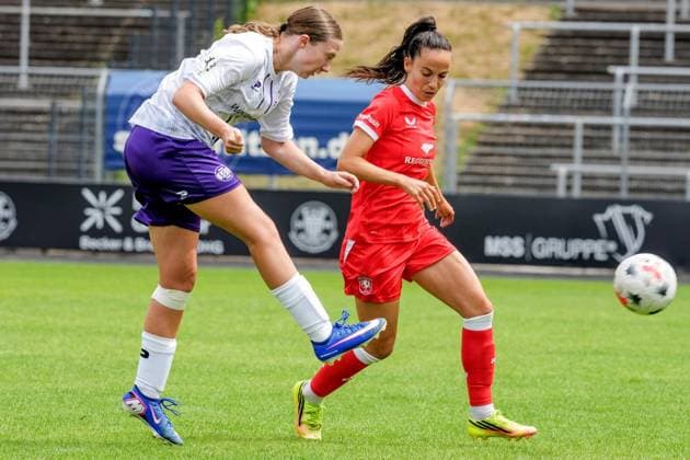 Frauenfussball in Essen ** NUR FÜR REDAKTIONELLE ZWECKE ** EDITORIAL USE ONLY **<p>JoÃ«lle Tabea Steiner im Spiel gegen den FC Twente am 26.7. 2026 im Stadion Uhlenkrug, Am Uhlenkrug 40. Für Twente steht keine Aufstellung zur Verfügung. Michael Gohl FUNKE Foto Services< p> Deutschland Nordrhein-Westfalen Essen Copyright: MichaelxGohl *** Women s Soccer in Essen ** FOR EDITORIAL PURPOSES ONLY ** EDITORIAL USE ONLY ** p Joëlle Tabea Steiner in the match against FC Twente on July 26, 2026, at Uhlenkrug Stadium, Am Uhlenkrug 40. No lineup is available for Twente. Michael Gohl, FUNKE Photo Services p Sports, Germany, North Rhine-Westphalia, Essen. Copyright MichaelxGohl Copyright: MichaelxGohl doc86vy0qjxwvrxe2qhp5a ,EDITORIAL USE ONLY