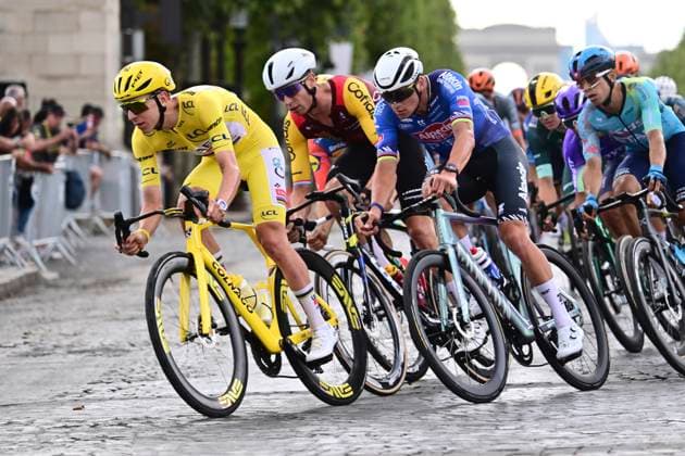 Tour de France 2026 Stage 21 PARIS CHAMPS-ELYSEES, FRANCE - JULY 26 : Pogacar Tadej (SLO) of UAE Team Emirates - XRG, Van Der Poel Mathieu (NED) of Alpecin - Premier Tech during stage 21 of the 113rd edition of Tour de France an UCI World Tour 2.UWT cycling road race stage for Men Elite of 130 km with start in Thoiry and finish in Paris Champs-Elysees on July 26, 2026 in Paris Champs-Elysees, France, 26 07 2026 Paris Champs-Elysees France  Copyright: xPeterxDexVoechtx