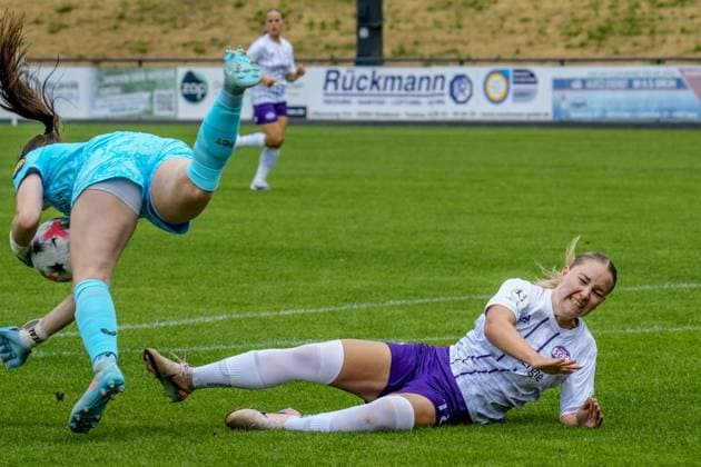Frauenfussball in Essen ** NUR FÜR REDAKTIONELLE ZWECKE ** EDITORIAL USE ONLY **<p>Anna Maria Wirnsberger im Spiel gegen den FC Twente am 26.7. 2026 im Stadion Uhlenkrug, Am Uhlenkrug 40. Für Twente steht keine Aufstellung zur Verfügung. Michael Gohl FUNKE Foto Services< p> Deutschland Nordrhein-Westfalen Essen Copyright: MichaelxGohl *** Women s Soccer in Essen ** FOR EDITORIAL PURPOSES ONLY ** EDITORIAL USE ONLY ** p Anna Maria Wirnsberger during the match against FC Twente on July 26, 2026, at Uhlenkrug Stadium, Am Uhlenkrug 40. No lineup is available for Twente. Michael Gohl, FUNKE Photo Services p Sports Germany North Rhine-Westphalia Essen Copyright MichaelxGohl Copyright: MichaelxGohl doc86vy0tqaef716q95ip5a ,EDITORIAL USE ONLY