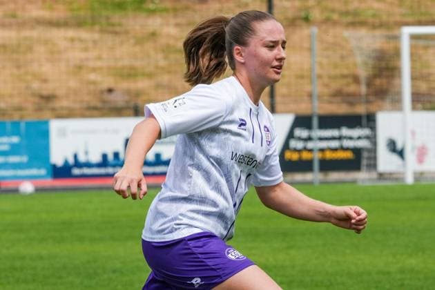 Frauenfussball in Essen ** NUR FÜR REDAKTIONELLE ZWECKE ** EDITORIAL USE ONLY **<p>JoÃ«lle Tabea Steiner im Spiel gegen den FC Twente am 26.7. 2026 im Stadion Uhlenkrug, Am Uhlenkrug 40. Für Twente steht keine Aufstellung zur Verfügung. Michael Gohl FUNKE Foto Services< p> Deutschland Nordrhein-Westfalen Essen Copyright: MichaelxGohl *** Women s Soccer in Essen ** FOR EDITORIAL PURPOSES ONLY ** EDITORIAL USE ONLY ** p Joëlle Tabea Steiner in the match against FC Twente on July 26, 2026, at Uhlenkrug Stadium, Am Uhlenkrug 40. No lineup is available for Twente. Michael Gohl, FUNKE Photo Services p Sports, Germany, North Rhine-Westphalia, Essen. Copyright MichaelxGohl Copyright: MichaelxGohl doc86vy0qn4hlglub9zr3r ,EDITORIAL USE ONLY