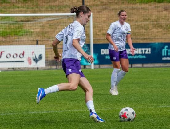Frauenfussball in Essen ** NUR FÜR REDAKTIONELLE ZWECKE ** EDITORIAL USE ONLY **<p>Teresa Buonarroti im Spiel gegen den FC Twente am 26.7. 2026 im Stadion Uhlenkrug, Am Uhlenkrug 40. Für Twente steht keine Aufstellung zur Verfügung. Michael Gohl FUNKE Foto Services< p> Deutschland Nordrhein-Westfalen Essen Copyright: MichaelxGohl *** Women s Soccer in Essen ** FOR EDITORIAL PURPOSES ONLY ** EDITORIAL USE ONLY ** p Teresa Buonarroti during the match against FC Twente on July 26, 2026, at Uhlenkrug Stadium, Am Uhlenkrug 40. No lineup is available for Twente. Michael Gohl, FUNKE Photo Services. p Sports, Germany, North Rhine-Westphalia, Essen. Copyright MichaelxGohl Copyright: MichaelxGohl doc86vy0r7sdid5jzfhieg ,EDITORIAL USE ONLY