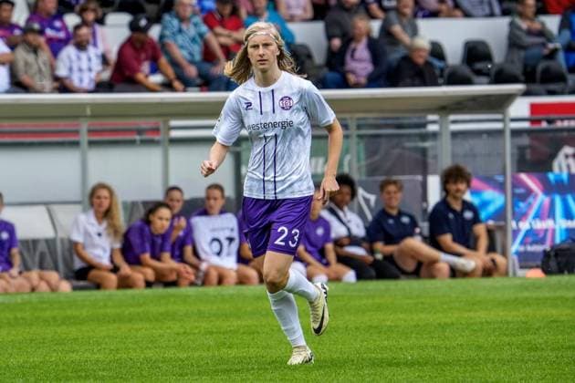 Frauenfussball in Essen ** NUR FÜR REDAKTIONELLE ZWECKE ** EDITORIAL USE ONLY **<p>Kyra Spitzner im Spiel gegen den FC Twente am 26.7. 2026 im Stadion Uhlenkrug, Am Uhlenkrug 40. Für Twente steht keine Aufstellung zur Verfügung. Michael Gohl FUNKE Foto Services< p> Deutschland Nordrhein-Westfalen Essen Copyright: MichaelxGohl *** Women s Soccer in Essen ** FOR EDITORIAL USE ONLY ** EDITORIAL USE ONLY ** p Kyra Spitzner in the match against FC Twente on July 26, 2026, at Uhlenkrug Stadium, Am Uhlenkrug 40. No lineup is available for Twente. Michael Gohl, FUNKE Photo Services p Sports Germany North Rhine-Westphalia Essen Copyright MichaelxGohl Copyright: MichaelxGohl doc86vy0rhiagof3pr5ifp ,EDITORIAL USE ONLY