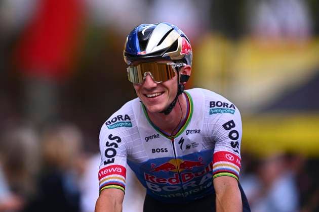 Tour de France 2026 Stage 21 PARIS CHAMPS-ELYSEES, FRANCE - JULY 26 : Evenepoel Remco (BEL) of Red Bull - BORA - Hansgrohe during stage 21 of the 113rd edition of Tour de France an UCI World Tour 2.UWT cycling road race stage for Men Elite of 130 km with start in Thoiry and finish in Paris Champs-Elysees on July 26, 2026 in Paris Champs-Elysees, France, 26 07 2026 Paris Champs-Elysees France  Copyright: xGvgx