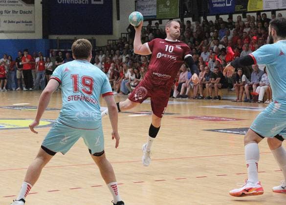26-07.2026 xmgoodx Offenbach, Handball Männer - 125 Jahre OFC Jubliäumsspiel OFC Kickers gegen MT Melsungen Tor zum 1:0 durch Arras, Phil (OFC) *** July 26, 2026 xmgoodx Offenbach, Men s Handball: OFC s 125th Anniversary Match—OFC Kickers vs. MT Melsungen; Goal for the 1–0 lead scored by Arras, Phil (OFC)