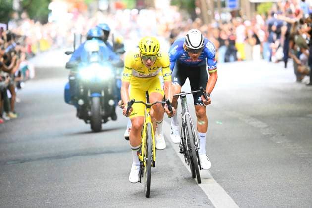 Tour de France 2026 Stage 21 PARIS CHAMPS-ELYSEES, FRANCE - JULY 26 : Van Der Poel Mathieu (NED) of Alpecin - Premier Tech, Pogacar Tadej (SLO) of UAE Team Emirates - XRG during stage 21 of the 113rd edition of Tour de France an UCI World Tour 2.UWT cycling road race stage for Men Elite of 130 km with start in Thoiry and finish in Paris Champs-Elysees on July 26, 2026 in Paris Champs-Elysees, France, 26 07 2026 Paris Champs-Elysees France  Copyright: xEtiennexGarnierx