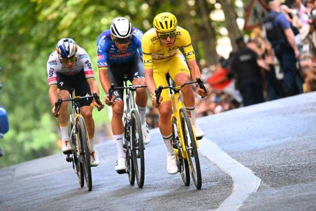 Sport Bilder des Tages Tour de France 2026 Stage 21 PARIS CHAMPS-ELYSEES, FRANCE - JULY 26 : Evenepoel Remco (BEL) of Red Bull - BORA - Hansgrohe, Van Der Poel Mathieu (NED) of Alpecin - Premier Tech, Pogacar Tadej (SLO) of UAE Team Emirates - XRG during stage 21 of the 113rd edition of Tour de France an UCI World Tour 2.UWT cycling road race stage for Men Elite of 130 km with start in Thoiry and finish in Paris Champs-Elysees on July 26, 2026 in Paris Champs-Elysees, France, 26 07 2026 Paris Champs-Elysees France  Copyright: xEtiennexGarnierx