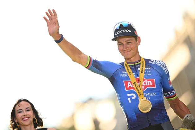 Tour de France 2026 Stage 21 PARIS CHAMPS-ELYSEES, FRANCE - JULY 26 : Van Der Poel Mathieu (NED) of Alpecin - Premier Tech pictured during the podium ceremony of stage 21 of the 113rd edition of Tour de France an UCI World Tour 2.UWT cycling road race stage for Men Elite of 130 km with start in Thoiry and finish in Paris Champs-Elysees on July 26, 2026 in Paris Champs-Elysees, France, 26 07 2026 Paris Champs-Elysees France  Copyright: xPeterxDexVoechtx