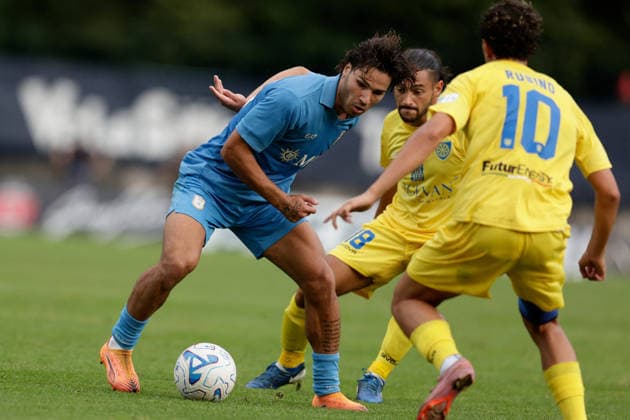 SOCCER - Friendly Match - Napoli vs. Carrarese Photo by IPA ABACAPRESS.COM87021768 - SSC Napoli s Italian forward Antonio Vergara battles for the ball with Nicolas Schiavi and Tommaso Rubino during a friendly match between SSC Napoli and Carrarese at SSC Napoli s 2026-27 preseason training camp in Val di Sole, Trentino, Dimaro Folgarida, on July 26, 2026. Dimaro Italy  Copyright: xIPAxSport ABACAx