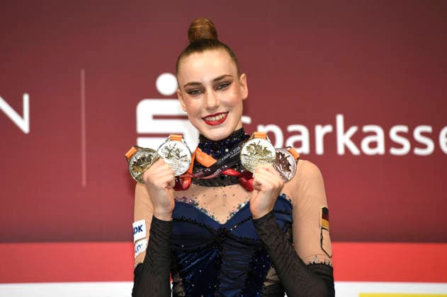 Die Olympiasiegerin, Welt- und Europameisterin Darja Varfolomeev holte in der Rhythmischen Sportgymnastik an Reifen und Ball jeweils die Goldmedaille, am Band erreichte sie nur Platz drei. Ebenso sicherte sie sich die Carl-Schuhmann-Medaille für internationale Erfolge bei den 6. Finals 2026 in der ZAG Arena. Hannover, 26.07.2026 *** The Olympic champion, world and European champion Darja Varfolomeev won gold medals in rhythmic gymnastics on both the hoop and ball; on the ribbon, she placed third. She also secured the Carl Schuhmann Medal for international achievements at the 2026 6 Finals at the ZAG Arena in Hanover, July 26, 2026 Foto:xC.xNiehausx xFuturexImagex finals_6777