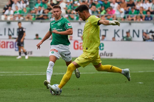 Brack Super League 2026 2027 FC St. Gallen 1879 vs. FC Zürich, St. Gallen, Schweiz St. Gallen, Schweiz, 26. Juli 2026. Christian Witzig bedrängt Heinz Lindner während des Brack Super League Spiels FC St. Gallen 1879 gegen FC Zürich in St. Gallen. *** Brack Super League 2026–2027: FC St. Gallen 1879 vs. FC Zurich, St. Gallen, Switzerland St. Gallen, Switzerland, July 26, 2026 Christian Witzig pressures Heinz Lindner during the Brack Super League match between FC St. Gallen 1879 and FC Zurich in St. Gallen
