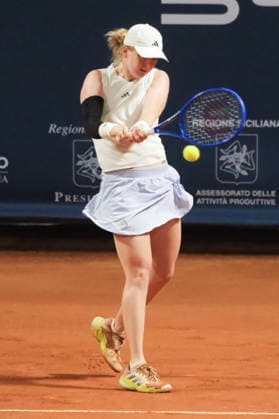 IPA87023052 - Palermo, Italy, July 2026. Country Time Club, women s singles final at the 2026 Palermo Ladies Open, a professional women s tennis tournament on the WTA, Tennis Damen 125 circuit. Pictured: Francesca Jones vs. Fiona Ferro  Copyright: xFedericoxSerra IPAxSportx xx 87023052