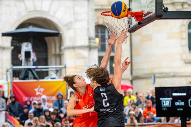 SVD 49 Dortmund (orange) gegen Wedel (schwarz) - Finale Frauen - 3x3 Basketball - Die Finals 2026 (26.07.2026, Neues Rathaus (Hannover, GER), *** SVD 49 Dortmund (orange) vs. Wedel (black) Women s 3x3 Basketball Final, The Finals 2026, July 26, 2026, New City Hall, Hanover, GER, Copyright: xJanxGuentherx