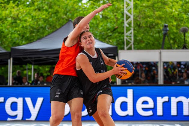 SVD 49 Dortmund (orange) gegen Wedel (schwarz) - Finale Frauen - 3x3 Basketball - Die Finals 2026 (26.07.2026, Neues Rathaus (Hannover, GER), *** SVD 49 Dortmund (orange) vs. Wedel (black) Women s 3x3 Basketball Final, The Finals 2026, July 26, 2026, New City Hall, Hanover, GER, Copyright: xJanxGuentherx