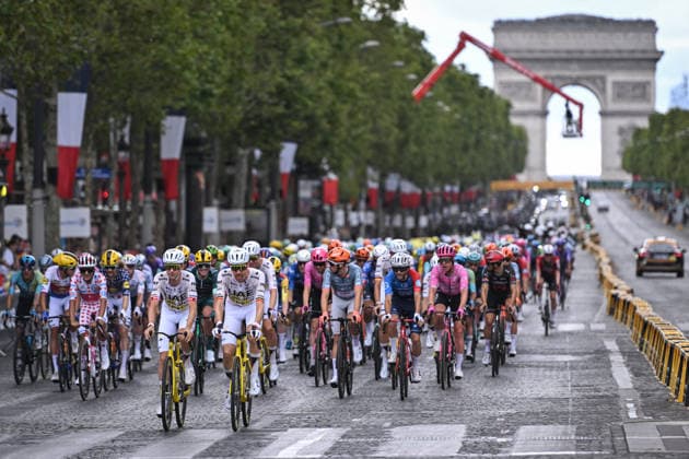 Tour de France arrival in Paris FA Cyclists compete during the 21st step of the Tour de France as they arrive at the Champs-Elysees on July 26, 2026. Photo by Firas Abdullah ABACAPRESS.COM Paris Ile-de-France France  Copyright: xAbdullahxFiras ABACAx