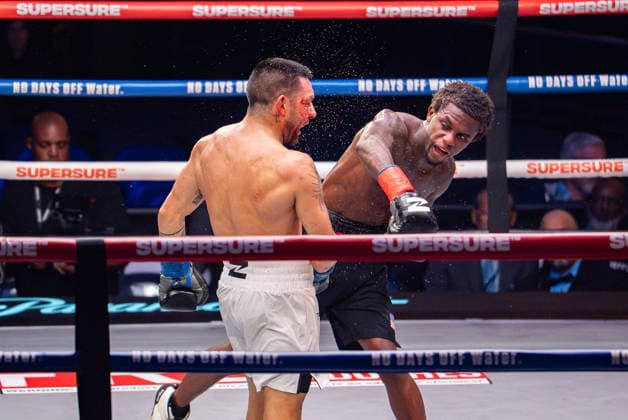 July 26, 2026, New York, New York, USA: DOMINIQUE FRANCIS (black trunks) battles ANDRES SOSA in a super featherweight bout at Madison Square Garden in New York, New York. New York USA - ZUMAp109 20260726_zaf_p109_001 Copyright: xJoelxPlummerx